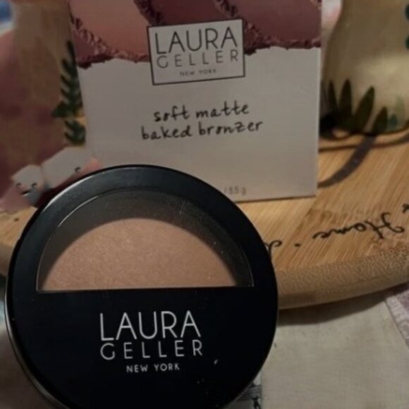 Laura Geller Soft Matte Baked Bronzer - Fair - Picture 1 of 4